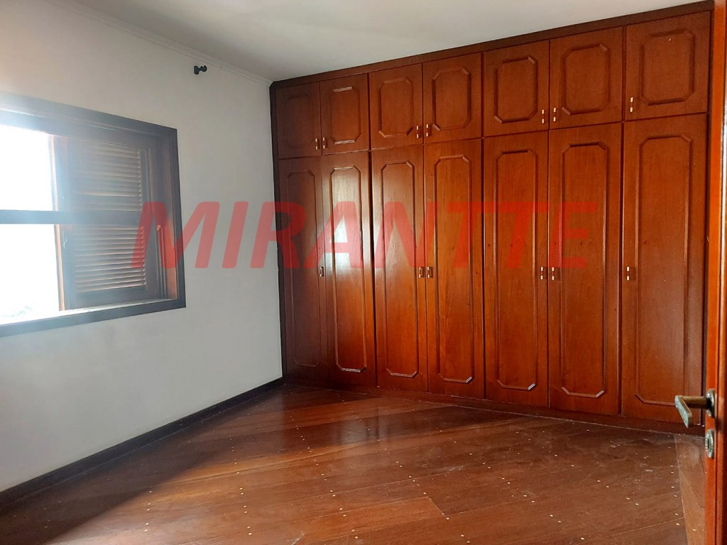 Sobrado de 353m² com 4 quartos em Tremembe