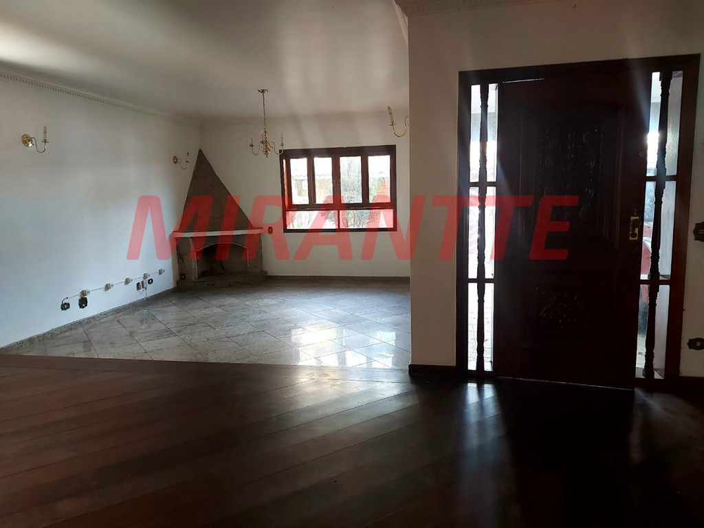 Sobrado de 353m² com 4 quartos em Tremembe