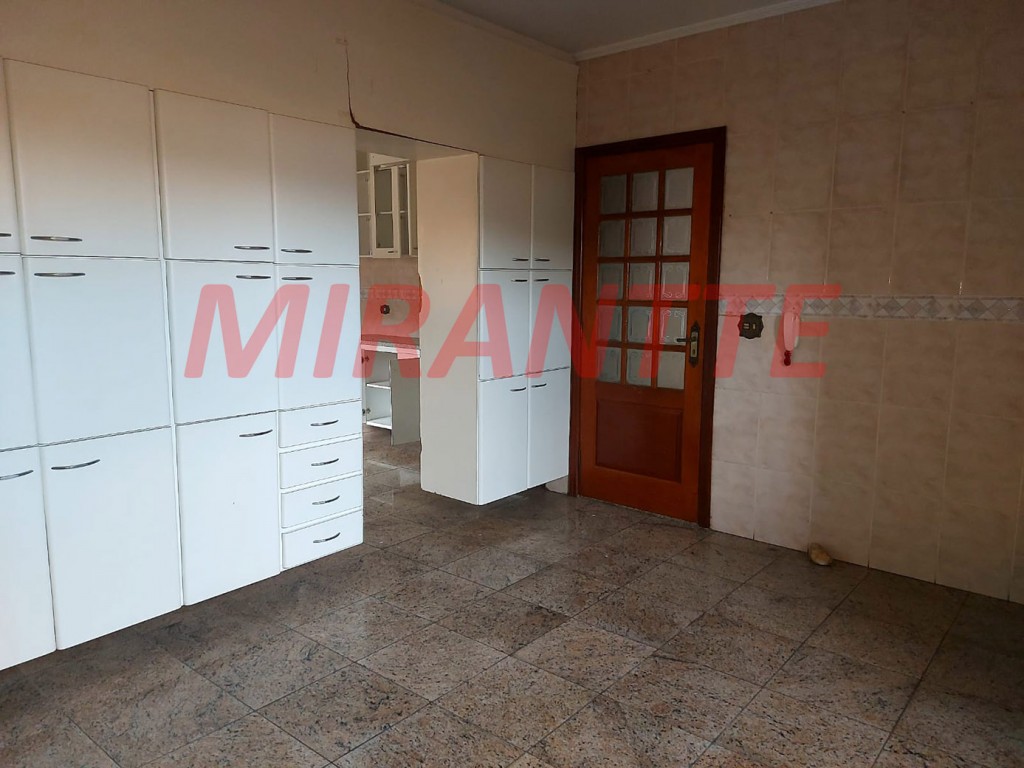 Sobrado de 353m² com 4 quartos em Tremembe