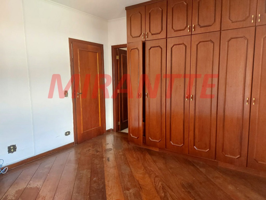 Sobrado de 353m² com 4 quartos em Tremembe