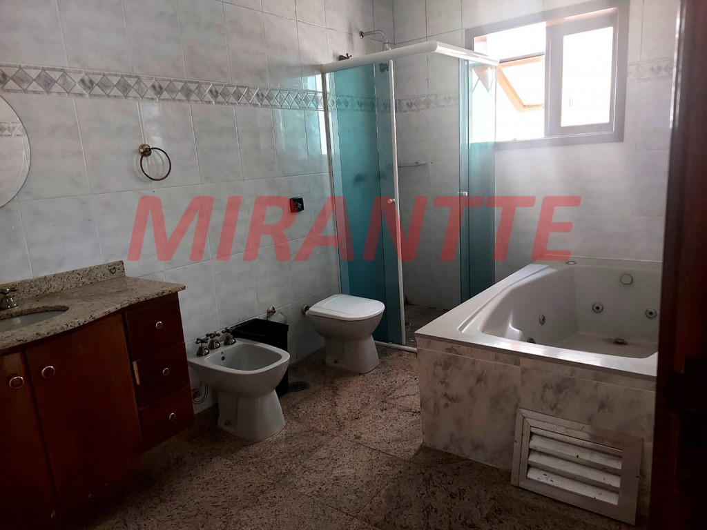 Sobrado de 353m² com 4 quartos em Tremembe