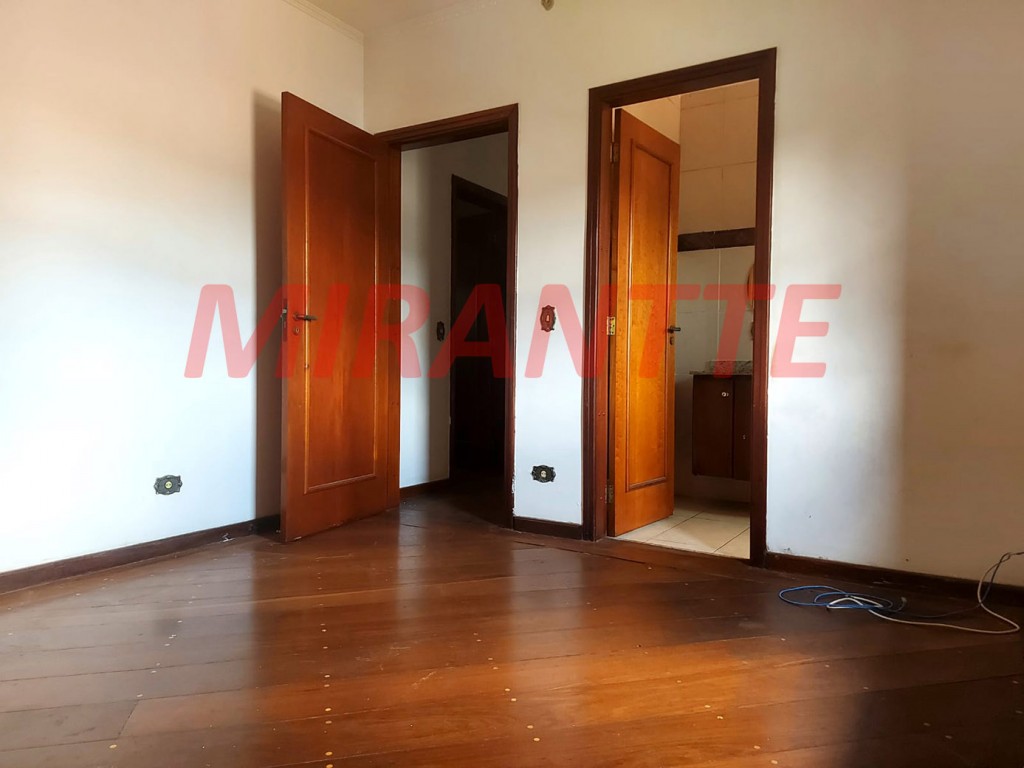 Sobrado de 353m² com 4 quartos em Tremembe