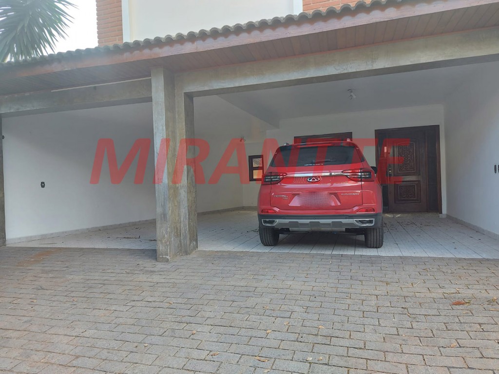 Sobrado de 353m² com 4 quartos em Tremembe