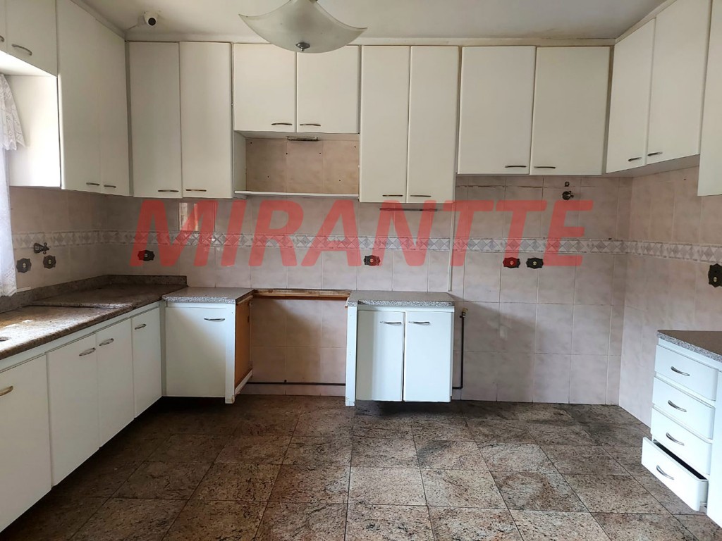 Sobrado de 353m² com 4 quartos em Tremembe