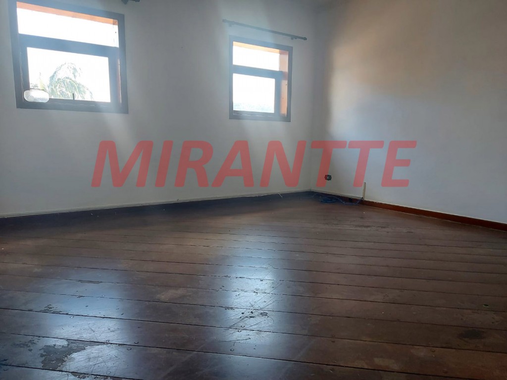 Sobrado de 353m² com 4 quartos em Tremembe