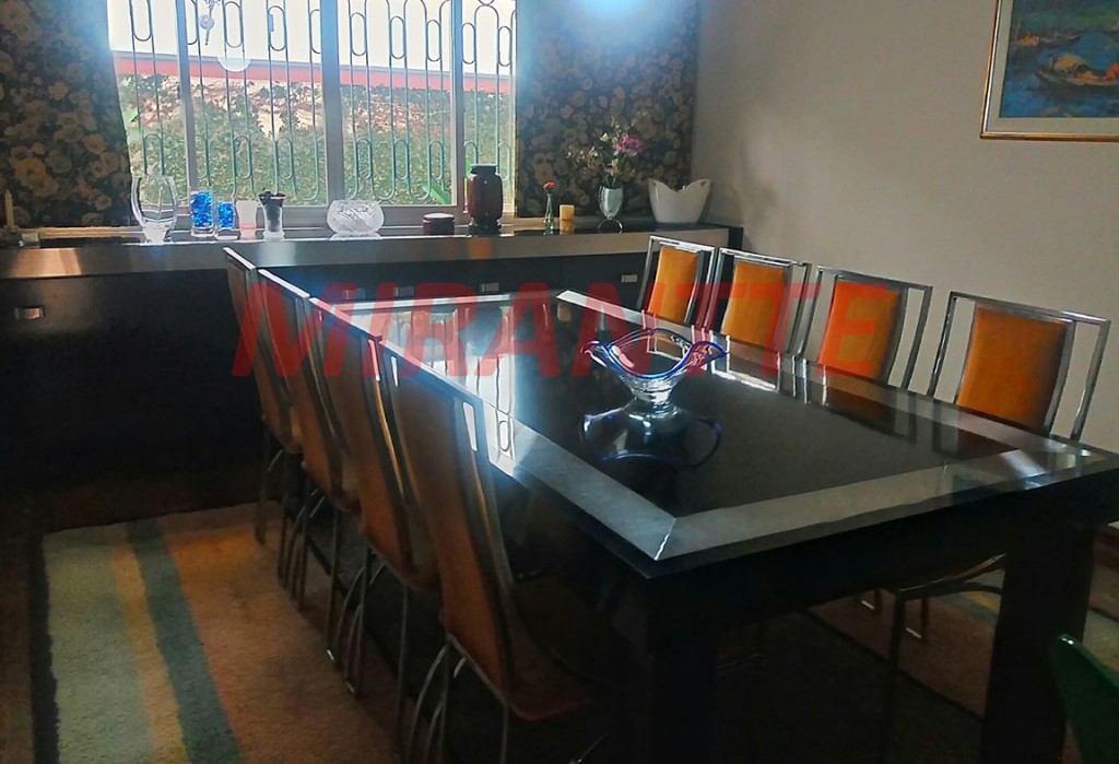 Sobrado de 431m² com 4 quartos em Barro Branco