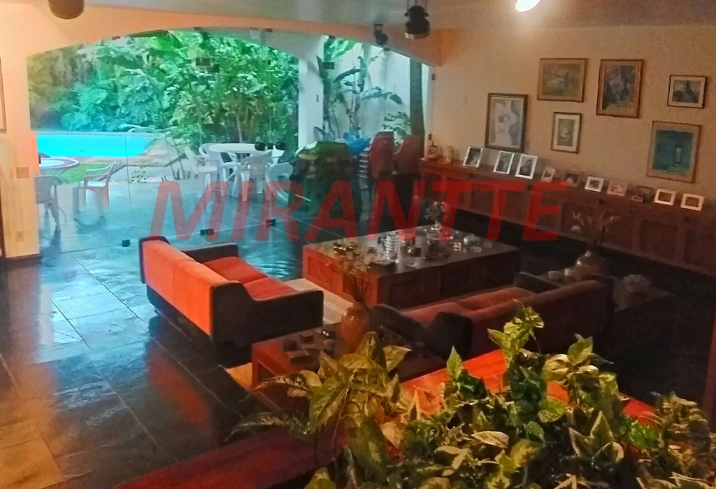 Sobrado de 431m² com 4 quartos em Barro Branco