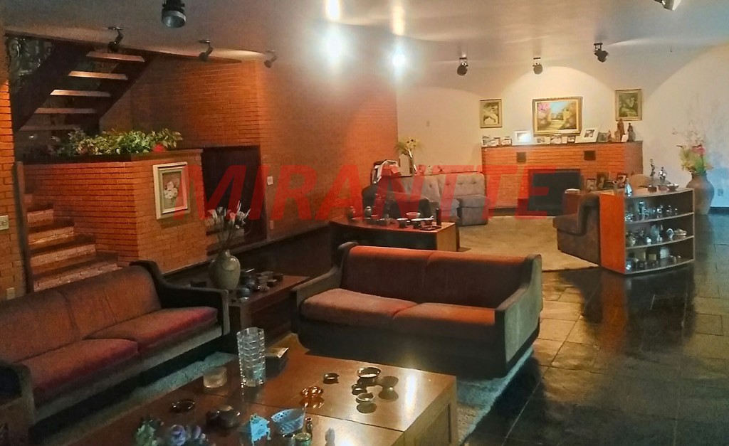 Sobrado de 431m² com 4 quartos em Barro Branco