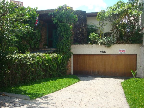 Sobrado de 431m² com 4 quartos em Barro Branco
