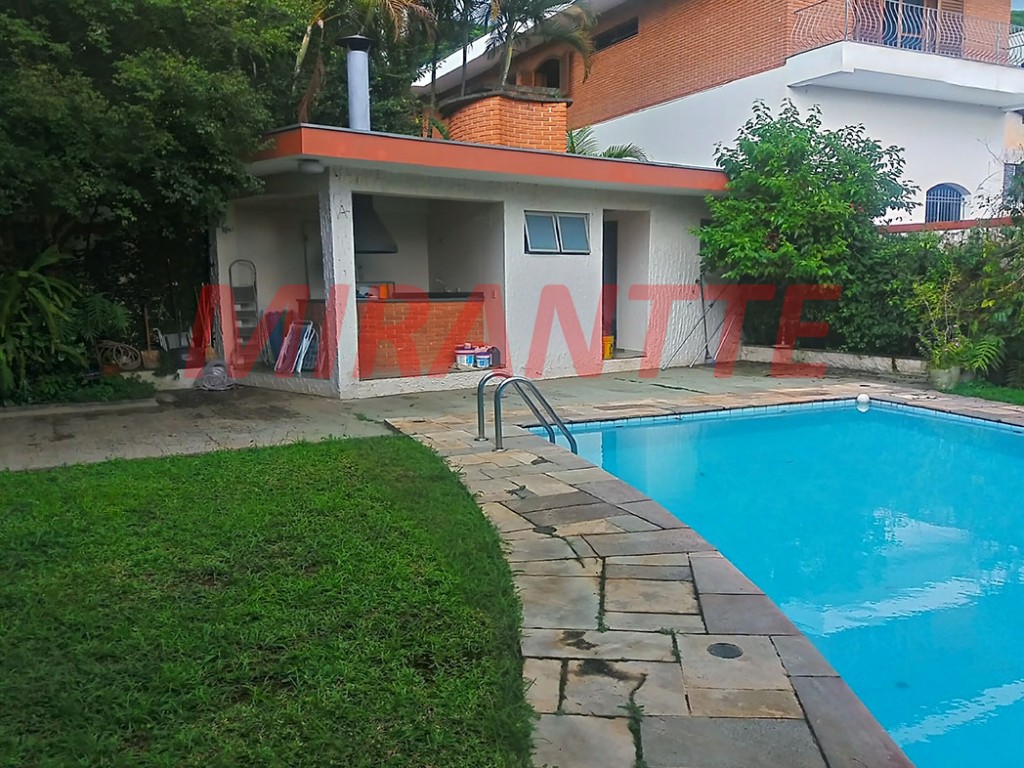 Sobrado de 431m² com 4 quartos em Barro Branco