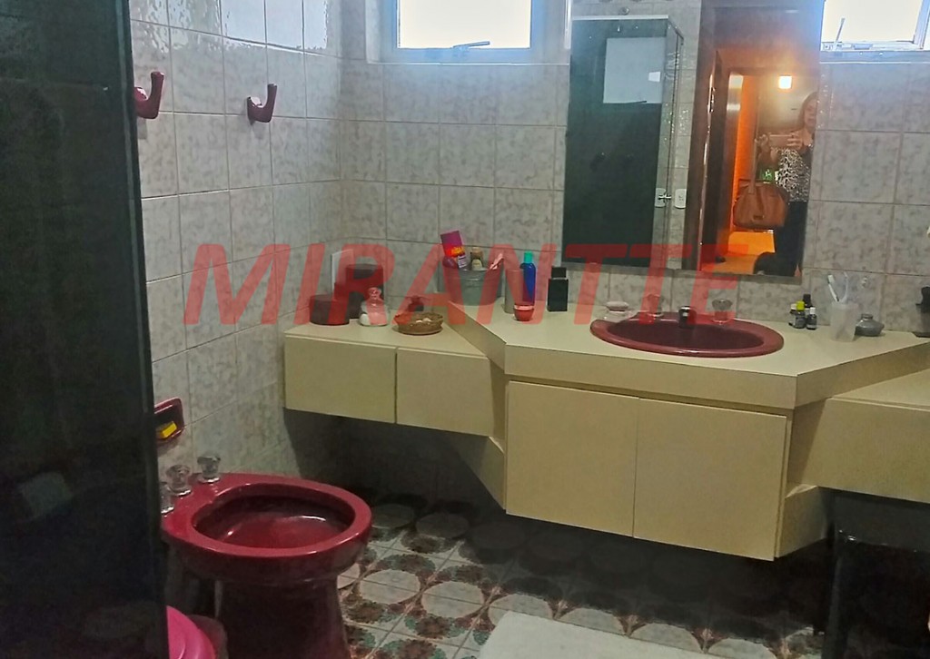 Sobrado de 431m² com 4 quartos em Barro Branco