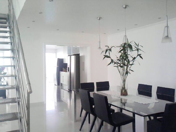Sobrado de 560m² com 4 quartos em Santa Terezinha
