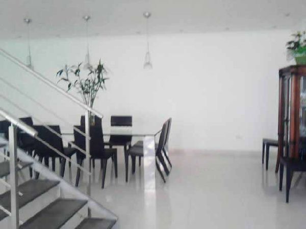 Sobrado de 560m² com 4 quartos em Santa Terezinha