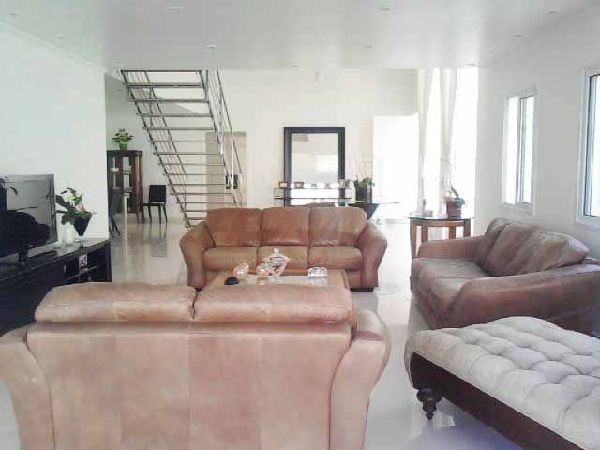 Sobrado de 560m² com 4 quartos em Santa Terezinha