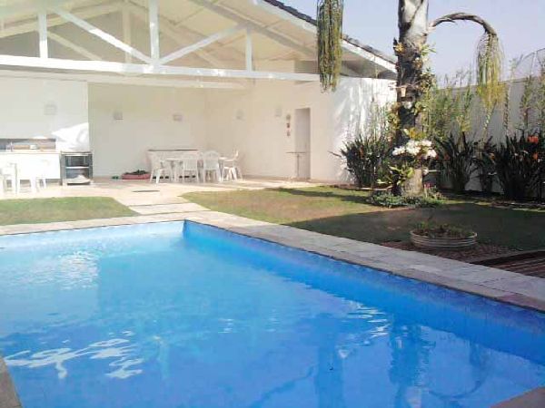Sobrado de 560m² com 4 quartos em Santa Terezinha