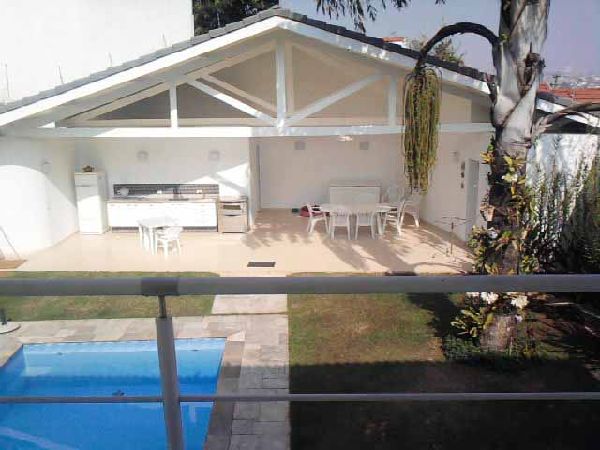 Sobrado de 560m² com 4 quartos em Santa Terezinha
