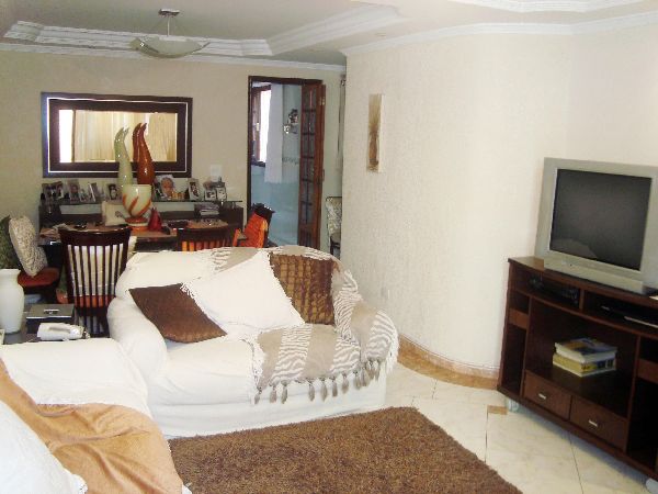 Sobrado com 3 quartos em Jardim Kherlakian