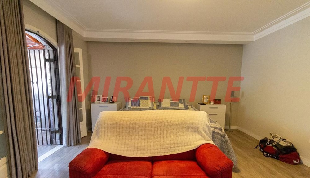 Sobrado de 299m² com 4 quartos em Barro Branco