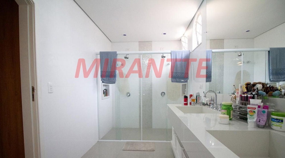 Sobrado de 299m² com 4 quartos em Barro Branco