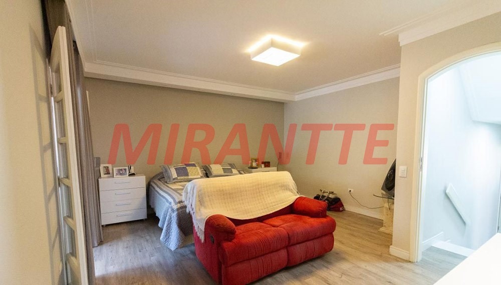 Sobrado de 299m² com 4 quartos em Barro Branco