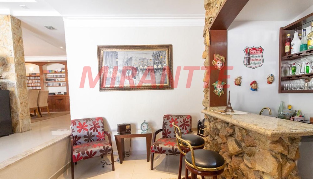 Sobrado de 299m² com 4 quartos em Barro Branco