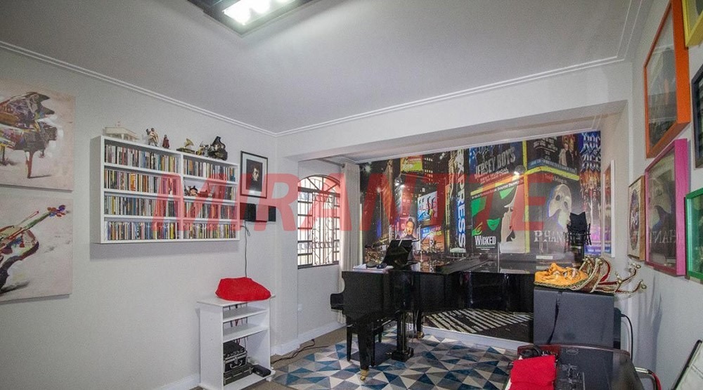 Sobrado de 299m² com 4 quartos em Barro Branco