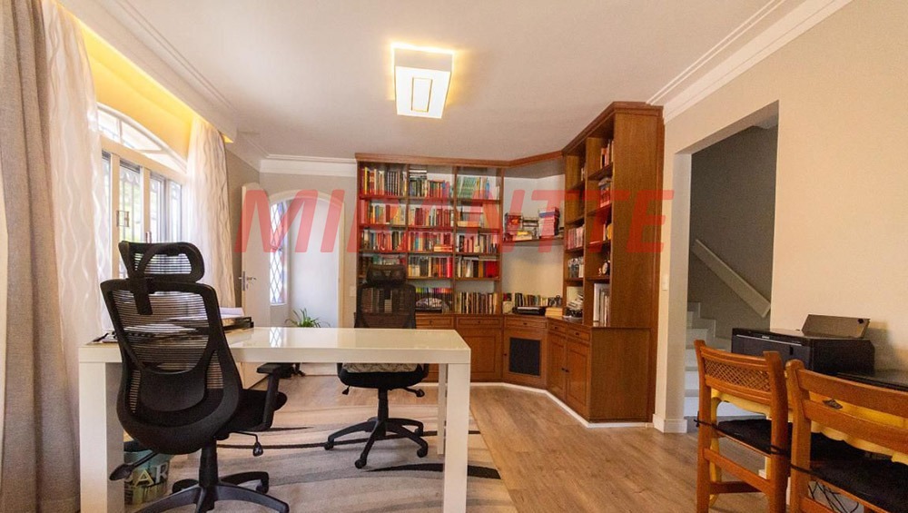 Sobrado de 299m² com 4 quartos em Barro Branco