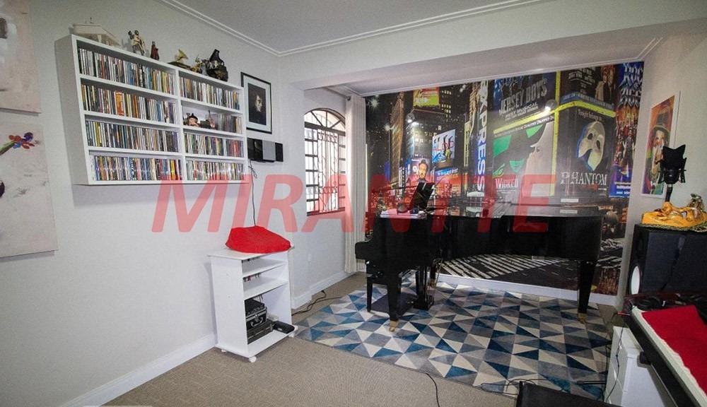 Sobrado de 299m² com 4 quartos em Barro Branco