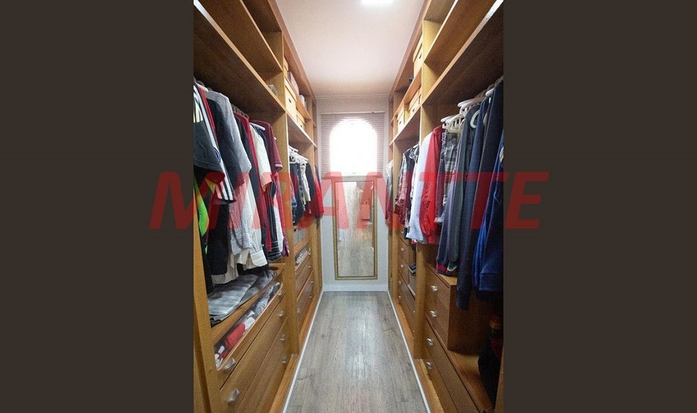 Sobrado de 299m² com 4 quartos em Barro Branco
