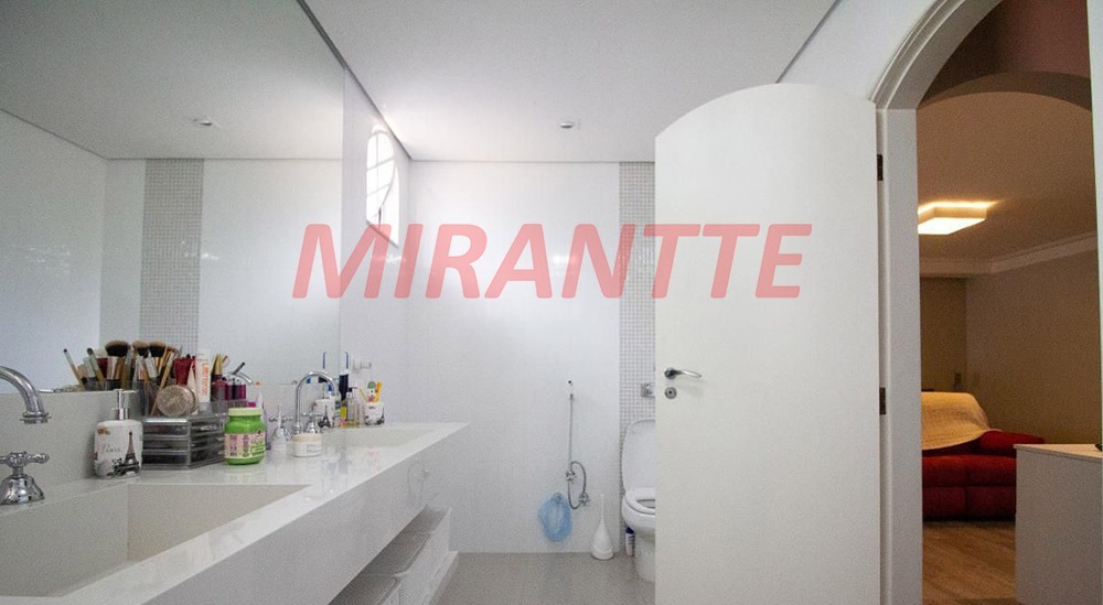 Sobrado de 299m² com 4 quartos em Barro Branco