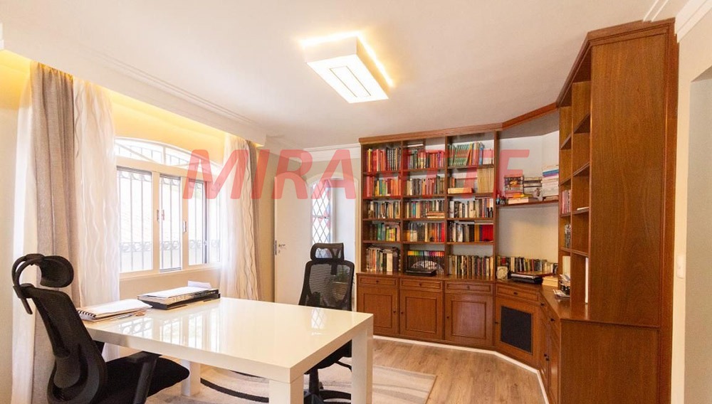 Sobrado de 299m² com 4 quartos em Barro Branco