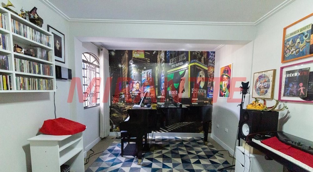Sobrado de 299m² com 4 quartos em Barro Branco