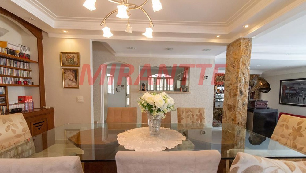 Sobrado de 299m² com 4 quartos em Barro Branco
