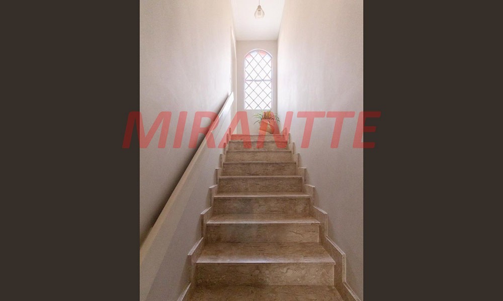 Sobrado de 299m² com 4 quartos em Barro Branco