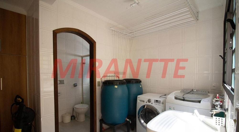 Sobrado de 299m² com 4 quartos em Barro Branco