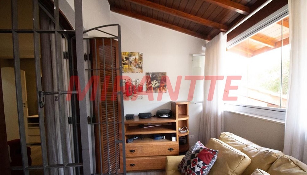 Sobrado de 299m² com 4 quartos em Barro Branco