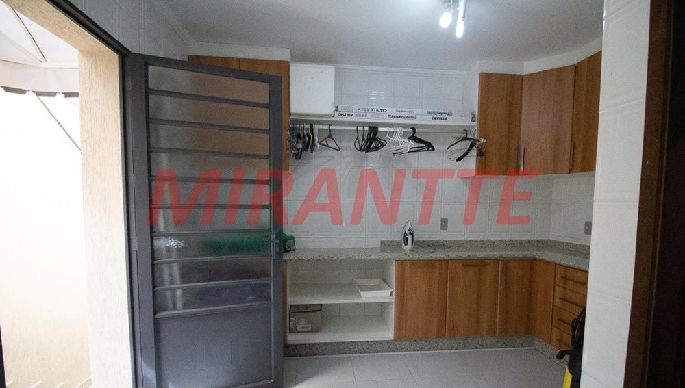 Sobrado de 299m² com 4 quartos em Barro Branco