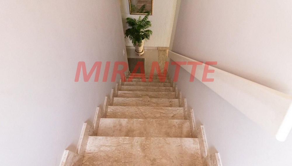 Sobrado de 299m² com 4 quartos em Barro Branco