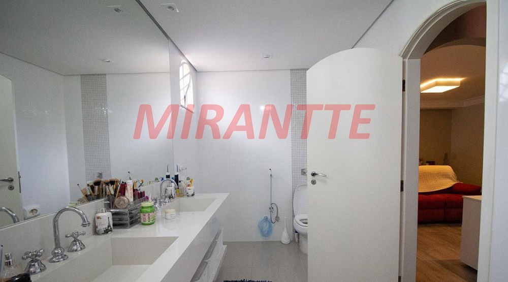 Sobrado de 299m² com 4 quartos em Barro Branco
