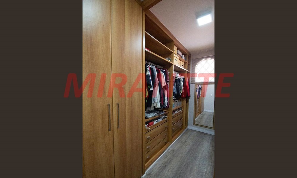 Sobrado de 299m² com 4 quartos em Barro Branco