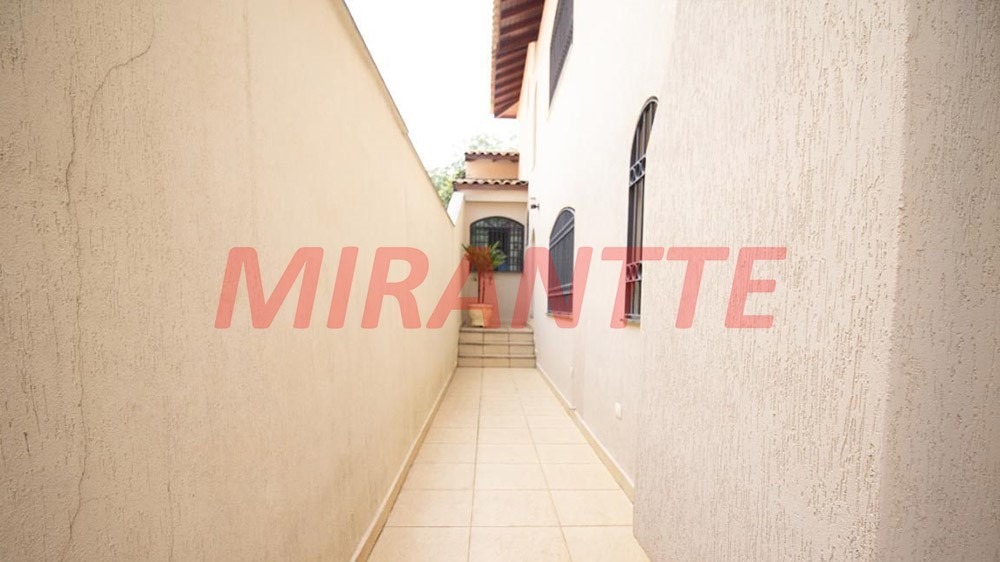 Sobrado de 299m² com 4 quartos em Barro Branco