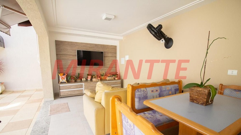 Sobrado de 299m² com 4 quartos em Barro Branco