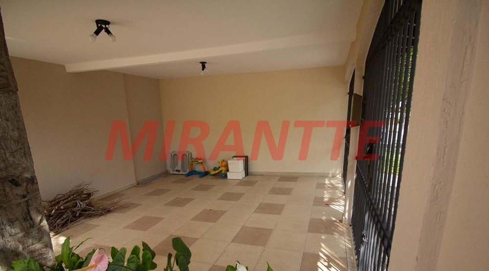 Sobrado de 299m² com 4 quartos em Barro Branco