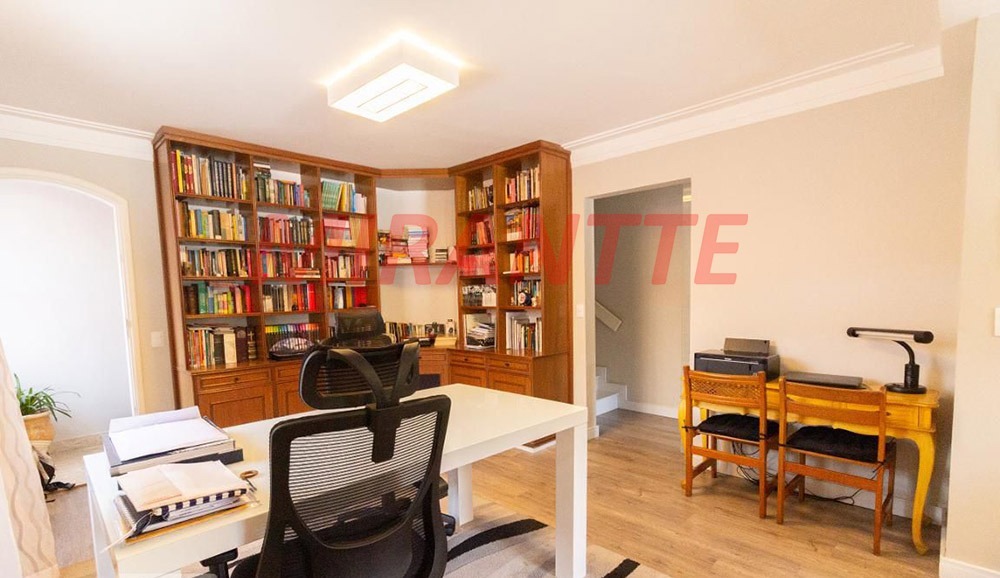 Sobrado de 299m² com 4 quartos em Barro Branco
