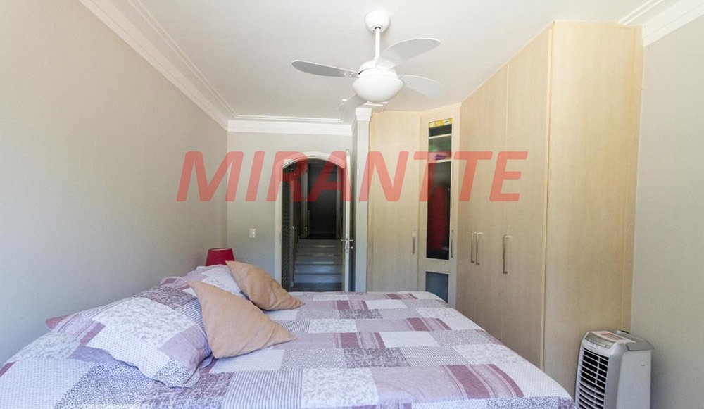 Sobrado de 299m² com 4 quartos em Barro Branco