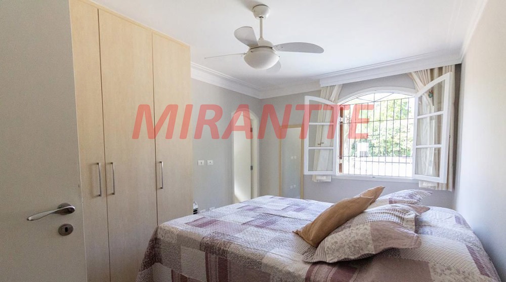 Sobrado de 299m² com 4 quartos em Barro Branco