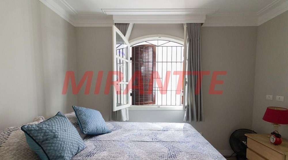 Sobrado de 299m² com 4 quartos em Barro Branco