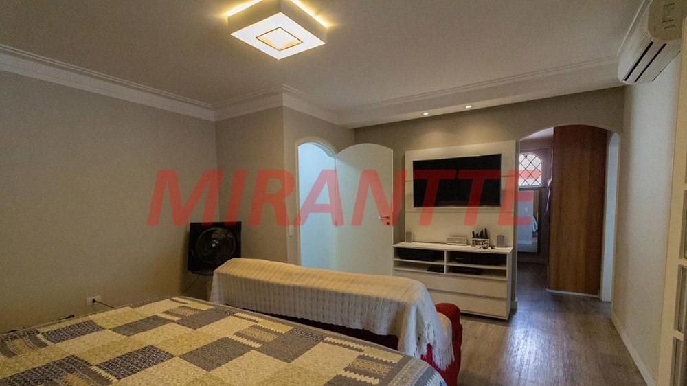 Sobrado de 299m² com 4 quartos em Barro Branco