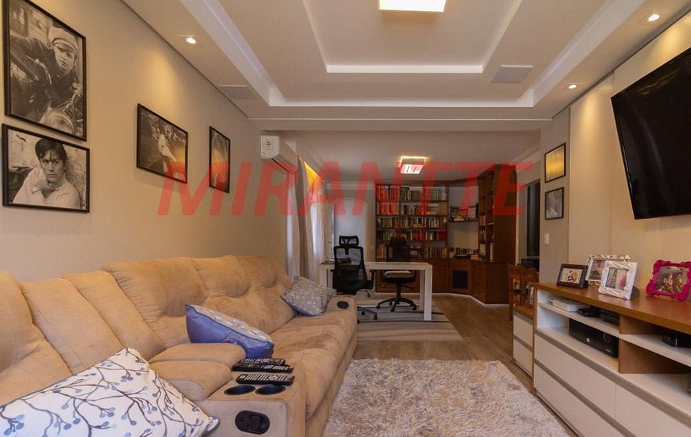 Sobrado de 299m² com 4 quartos em Barro Branco