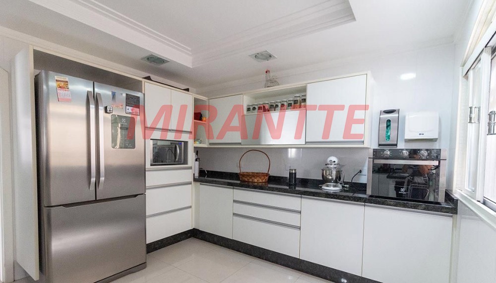 Sobrado de 299m² com 4 quartos em Barro Branco
